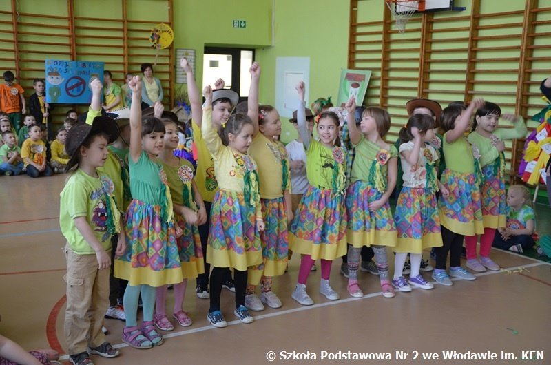 wiosenneuroczystociwklasach0iii14.jpg